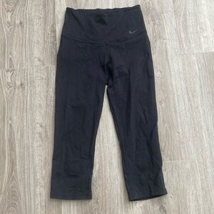 Nike Cropped Athletic Leggings